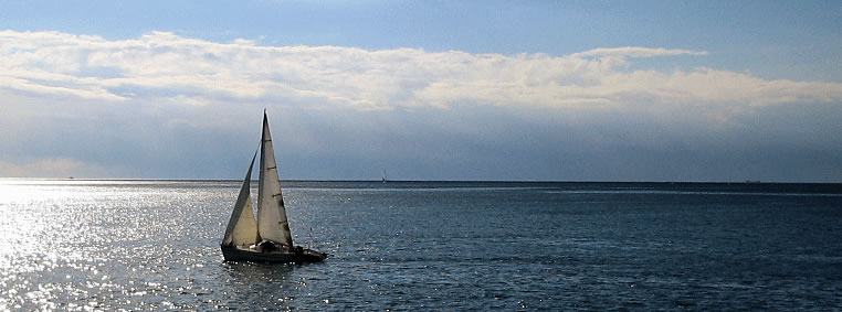 Dok plovite kroz uzburkane vode poslovnog svijeta, mi smo s vama uz kormilo kako bi vam pokazali najlakši i najučinkovitiji put do cilja.