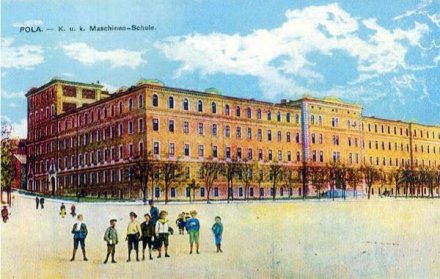 Nekadanja K.u.K. Maschinen Schule, kasnije Mornariki mainski centar JRM, nakom toga Mornariki nastavni centar Karlo Rojc, a danas samo dijelom u funkciji raznih graanskih udruga. 