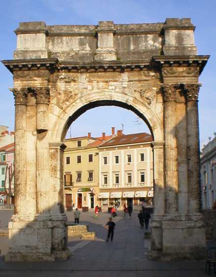 Slavoluk Sergijevaca - zapadna strana - prema Forumu