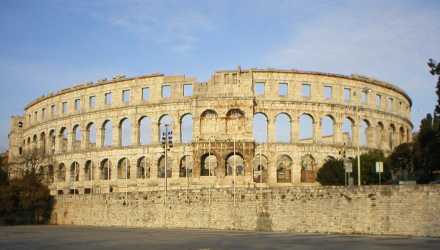 Arena u travanjsko predve�erje