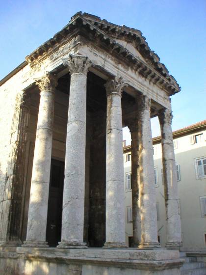 Augustov hram u Puli