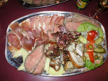 Pr�uta, sira, odojka, vratine, rostbeafa, kiseli�a iliti 'tur�ije' - svega je bilo...