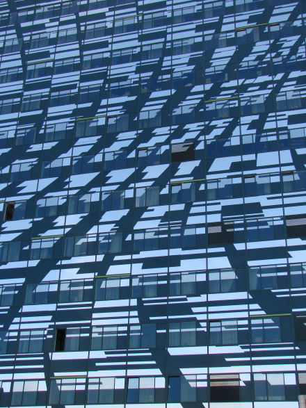 Igra stakla na zgradi teleoperatera u Graz-u 