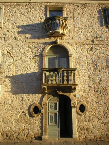 Balkoni Kandlerove ulice u suton