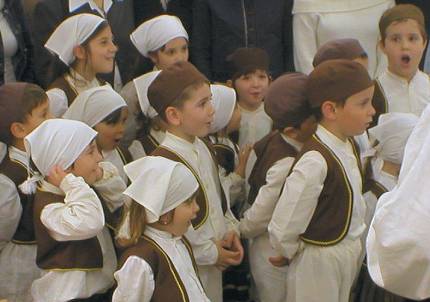 I mi�i ti�i su zakantali jenu librima u �ast. Valjda �e dolaziti jednog dana i da ih pro�itaju..