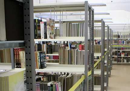 A onda knjige, knjige i jo� puno mjesta za nove knjige. Aj ljudi moji koje je to veselje...