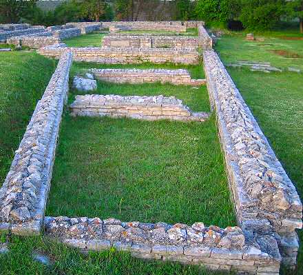 Valtura - ostaci Nezakcija i danas plijene pa�nju posjetilaca koji se ovdje mogu u mislima vratiti dva milenija unazad.