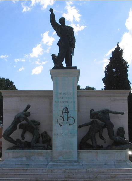 Ponekad je nemogu�e vjerovati da tu oko nas �ive budale koje svugdje ostavljaju svoj primitivni znak prepoznavanja.