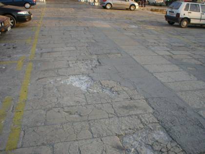 Uni�tene stoljetne kamene plo�e mola na Pulskoj rivi  