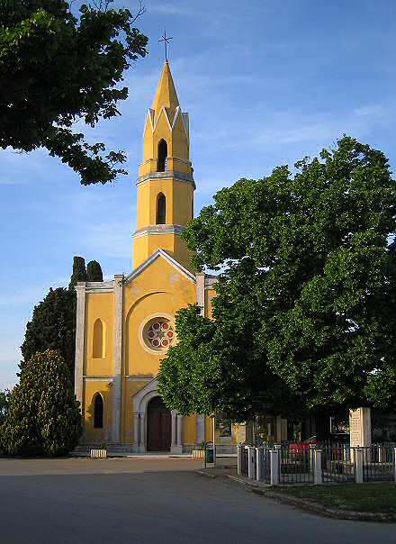 Valtura - Svetog Ivana (iz 1899.) dominira valturskom Placom. 